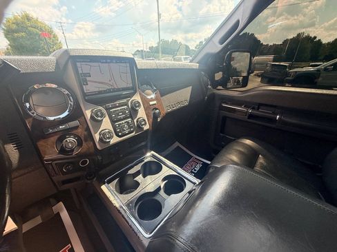 Used 2016 Ford F250 Platinum w/ FX4 Off-Road Package AWD/4WD image 30
