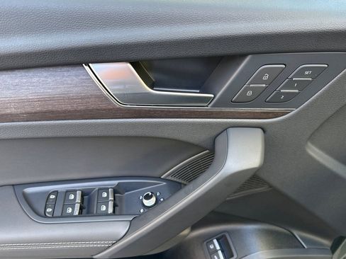 Used 2024 Audi Q5 e Premium Plus w/ Premium Plus Package image 25