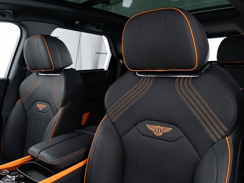 Certified 2025 Bentley Bentayga image 16