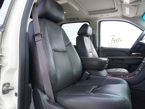 Used 2013 Cadillac Escalade EXT Premium AWD/4WD image 14