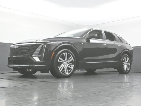 Used 2024 Cadillac Lyriq Tech w/ Driver Assist Package AWD/4WD image 43