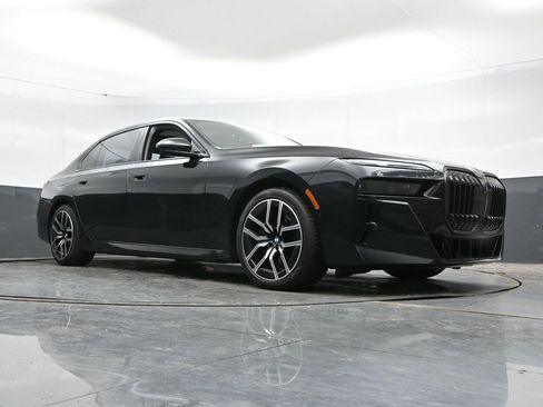 Used 2024 BMW 760i xDrive w/ Executive Package AWD/4WD image 41