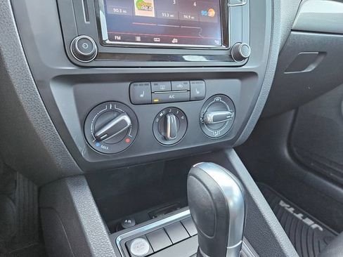 Used 2016 Volkswagen Jetta SE FWD image 22