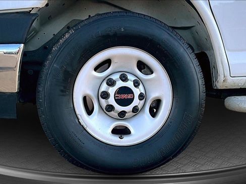 Used 2024 GMC Savana 2500 w/ Driver Convenience Package image 9
