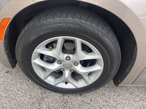 Used 2017 Chrysler Pacifica Touring-L Plus w/ Tire & Wheel Group FWD image 16