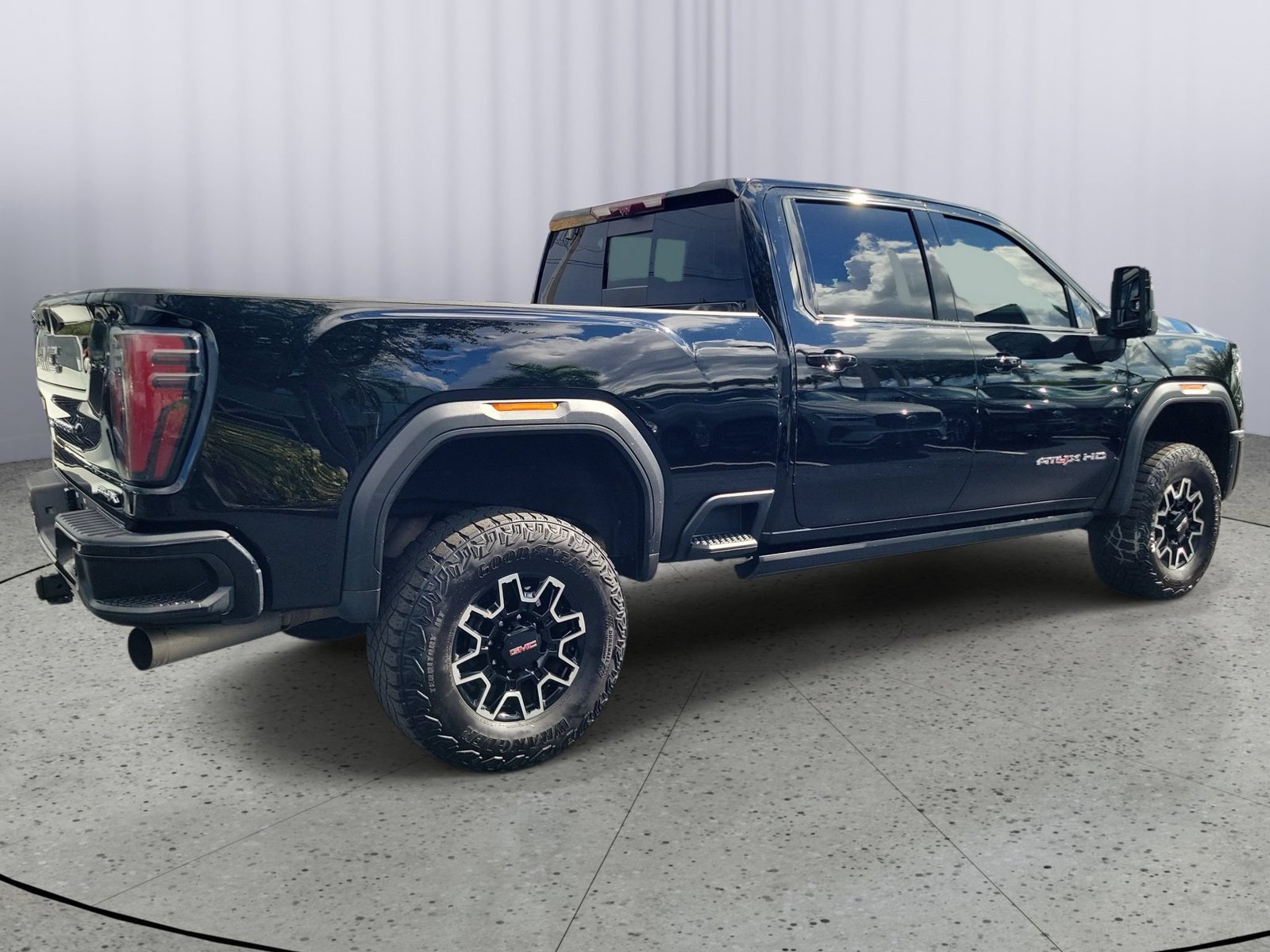 Used 2024 GMC Sierra 2500 AT4X AWD/4WD image 2