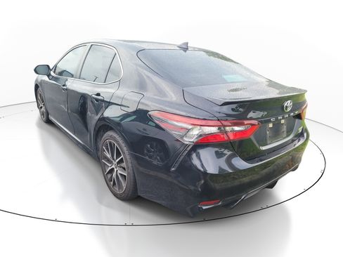 Used 2022 Toyota Camry SE w/ Convenience Package FWD image 5
