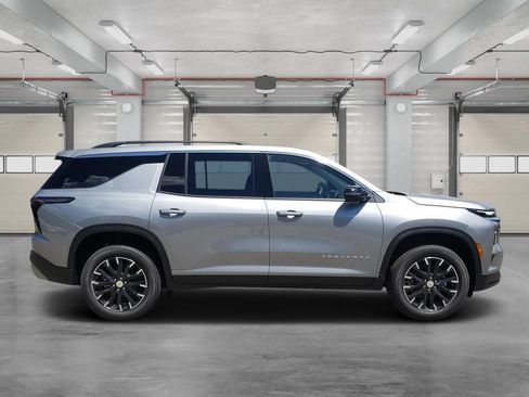 New 2026 Chevrolet Traverse LT w/ Sun and Wheel Package AWD/4WD image 2
