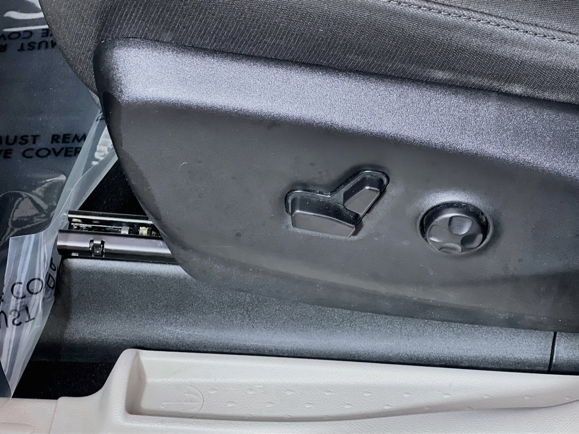 Used 2023 Chrysler Voyager LX FWD image 16