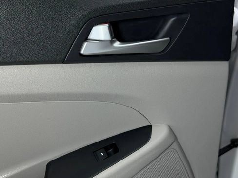 Used 2019 Hyundai Tucson Value FWD image 16