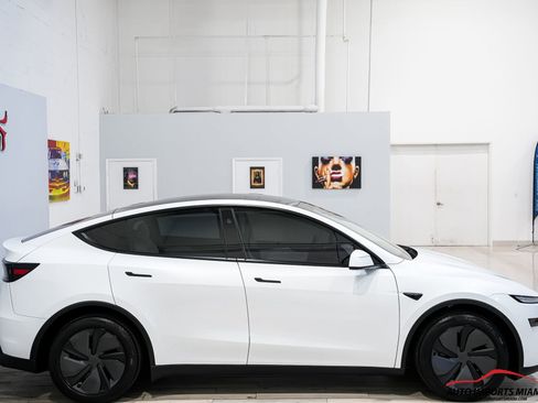 Used 2026 Tesla Model Y Long Range RWD image 23