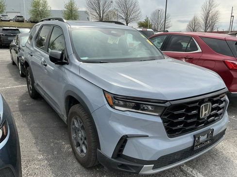 Used 2025 Honda Pilot TrailSport image 4