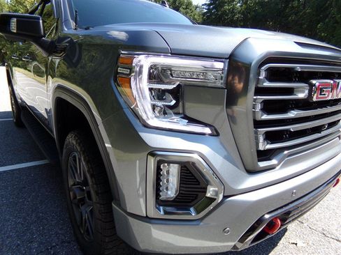 Used 2021 GMC Sierra 1500 AT4 w/ AT4 Premium Package AWD/4WD image 4