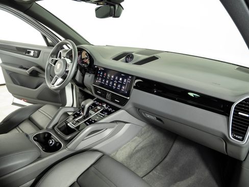 Certified 2023 Porsche Cayenne AWD/4WD image 24