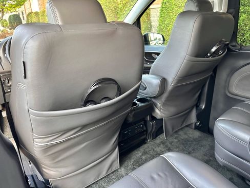 Used 2018 Mercedes-Benz Metris Passenger image 24