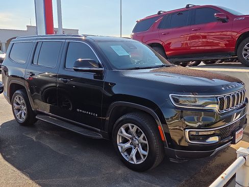 Used 2022 Jeep Wagoneer Series II image 4