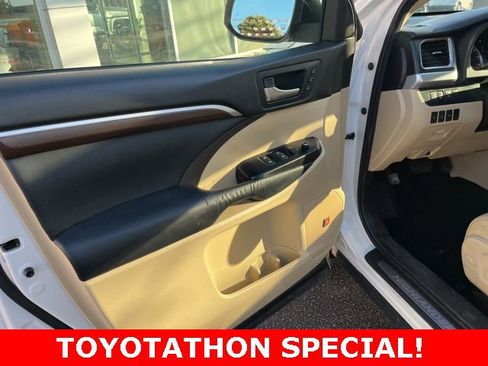 Used 2016 Toyota Highlander Limited Platinum image 5