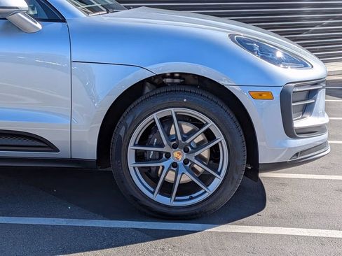 Certified 2026 Porsche Macan AWD/4WD image 11
