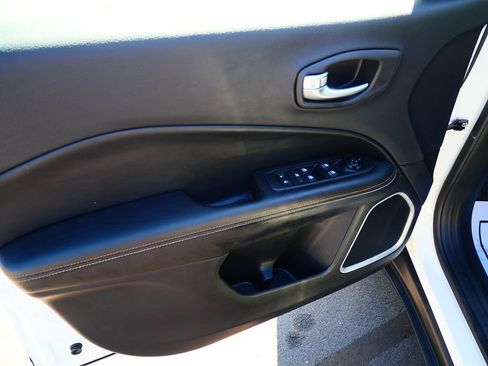 Used 2019 Jeep Compass Latitude w/ Popular Equipment Group AWD/4WD image 15