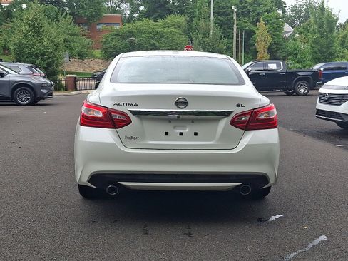 Used 2016 Nissan Altima 2.5 SL w/ 2.5 Technology Package FWD image 5