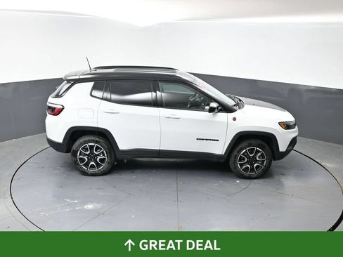 Used 2025 Jeep Compass Trailhawk AWD/4WD image 43