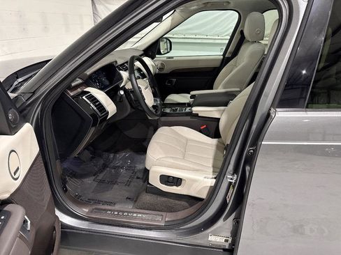 Used 2018 Land Rover Discovery HSE image 31