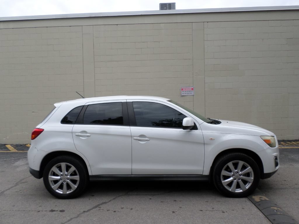 Used 2014 Mitsubishi Outlander Sport ES FWD image 1