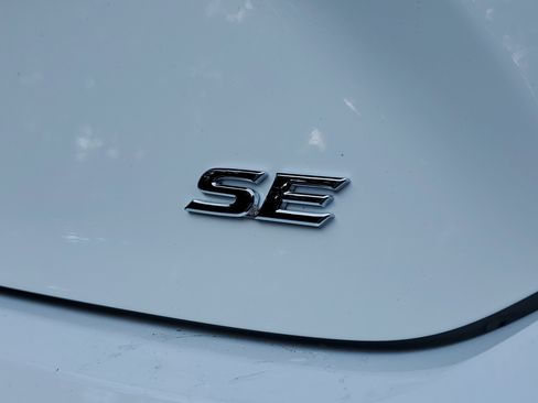 Used 2025 Toyota Camry SE image 7