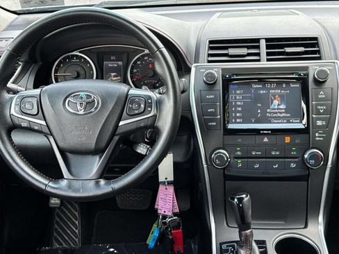 Used 2016 Toyota Camry SE w/ Moonroof Package FWD image 7
