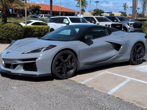 Used 2025 Chevrolet Corvette E-Ray w/ Stealth Interior Trim Package AWD/4WD image 5
