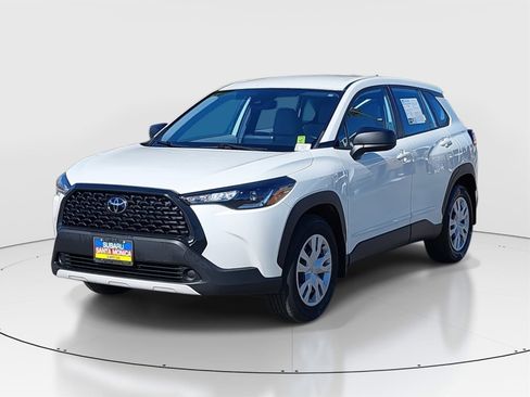 Used 2022 Toyota Corolla Cross L image 3