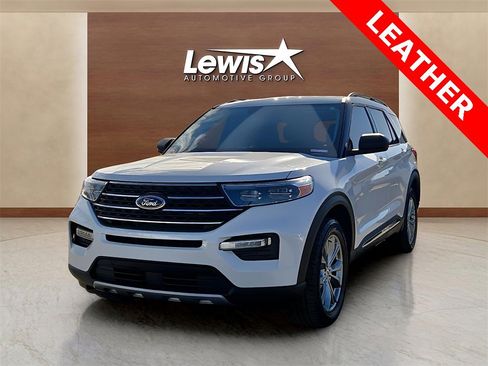 Used 2022 Ford Explorer XLT w/ Equipment Group 202A image 2