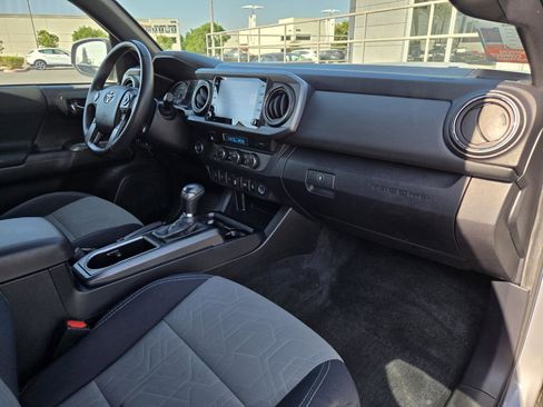 Used 2021 Toyota Tacoma TRD Sport w/ Technology Package image 28