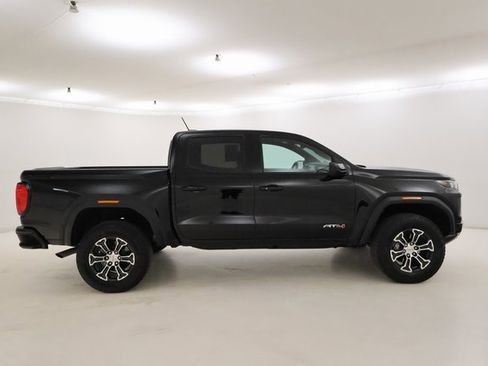 Used 2025 GMC Canyon AT4 image 2