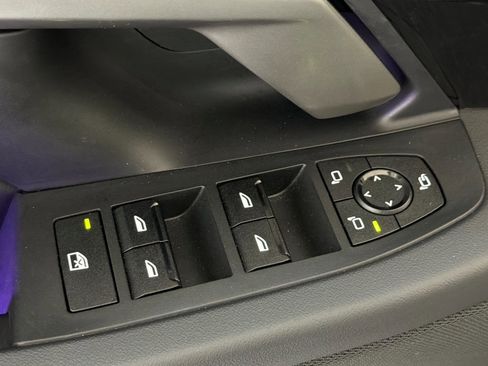 Used 2025 BMW 530i w/ Premium Package RWD image 13