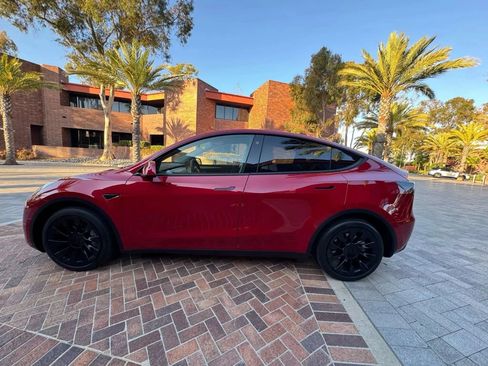 Used 2022 Tesla Model Y Long Range AWD/4WD image 5