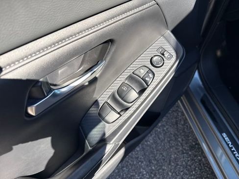 Used 2020 Nissan Sentra SV w/ Lighting Package FWD image 13