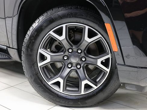 Used 2024 Jeep Wagoneer L Series III w/ Flexible Seating Group image 15