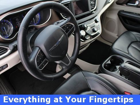 Used 2020 Chrysler Voyager Lxi image 2