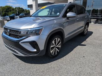 Used 2022 Volkswagen Taos SE image 1