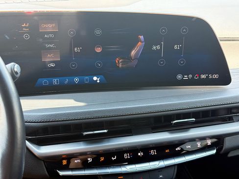 Certified 2025 Cadillac XT4 Premium Luxury FWD image 16