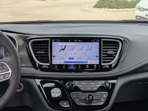 New 2026 Chrysler Pacifica Select image 16