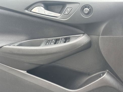 Used 2017 Chevrolet Cruze LT FWD image 20