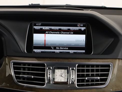 Used 2014 Mercedes-Benz E 550 4MATIC Sedan image 26