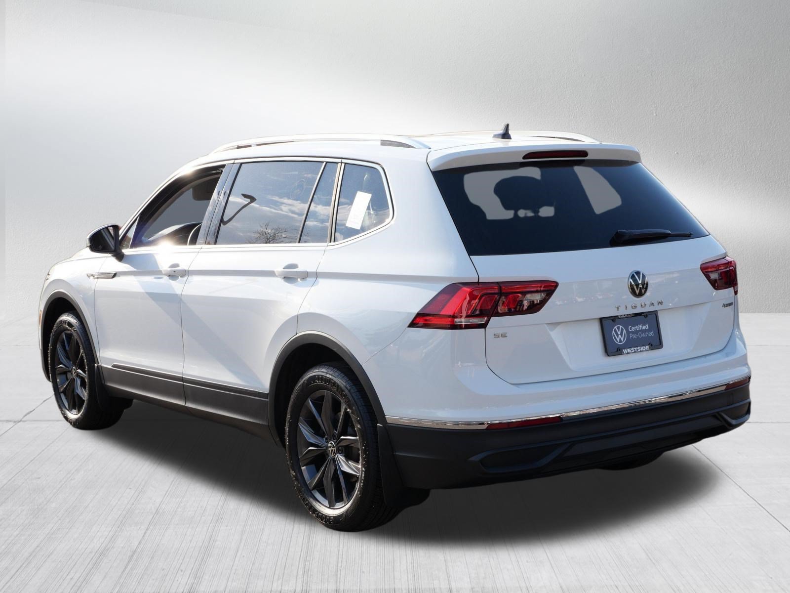 Certified 2024 Volkswagen Tiguan SE w/ Panoramic Sunroof Package AWD/4WD image 5