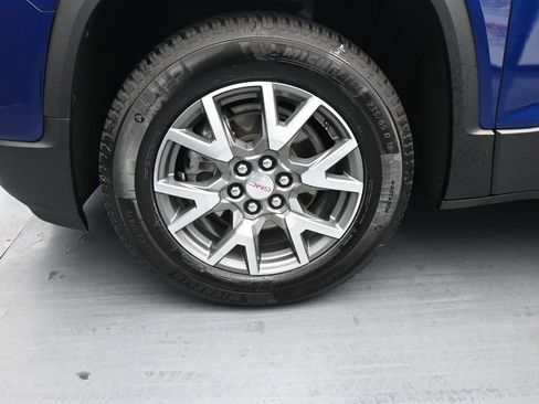 Used 2023 GMC Acadia SLE w/ Driver Convenience Package image 12