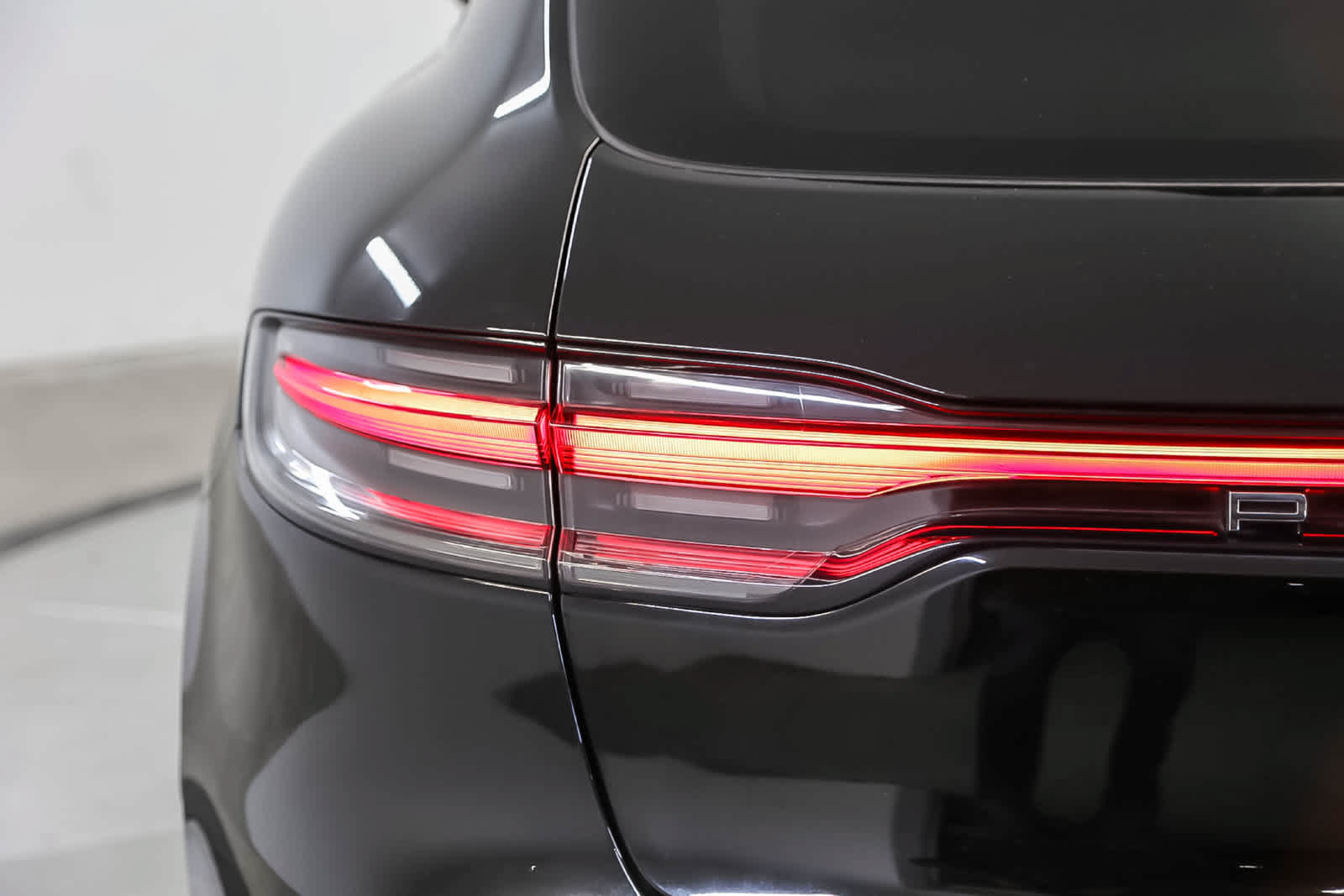 Used 2024 Porsche Macan AWD/4WD image 11