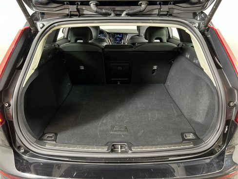 Used 2025 Volvo V60 B5 Cross Country Plus image 20