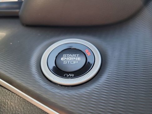 New 2025 Jeep Grand Cherokee Laredo image 24