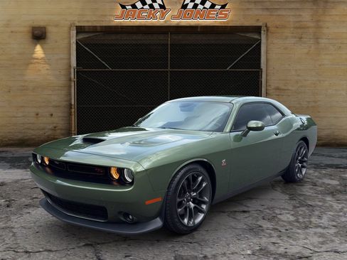 Used 2021 Dodge Challenger R/T Scat Pack RWD image 2